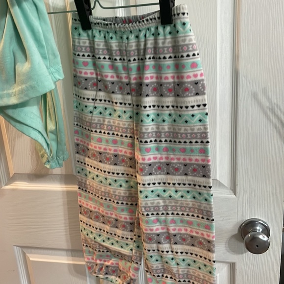 Girls pajama set by Carter’s, size 5T. Bundle and save, or make offers! - Picture 3 of 4